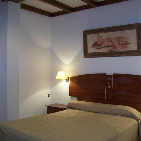 Hostal El Lirio Больюльйос-Пар-дель-Кондадо Екстер'єр фото