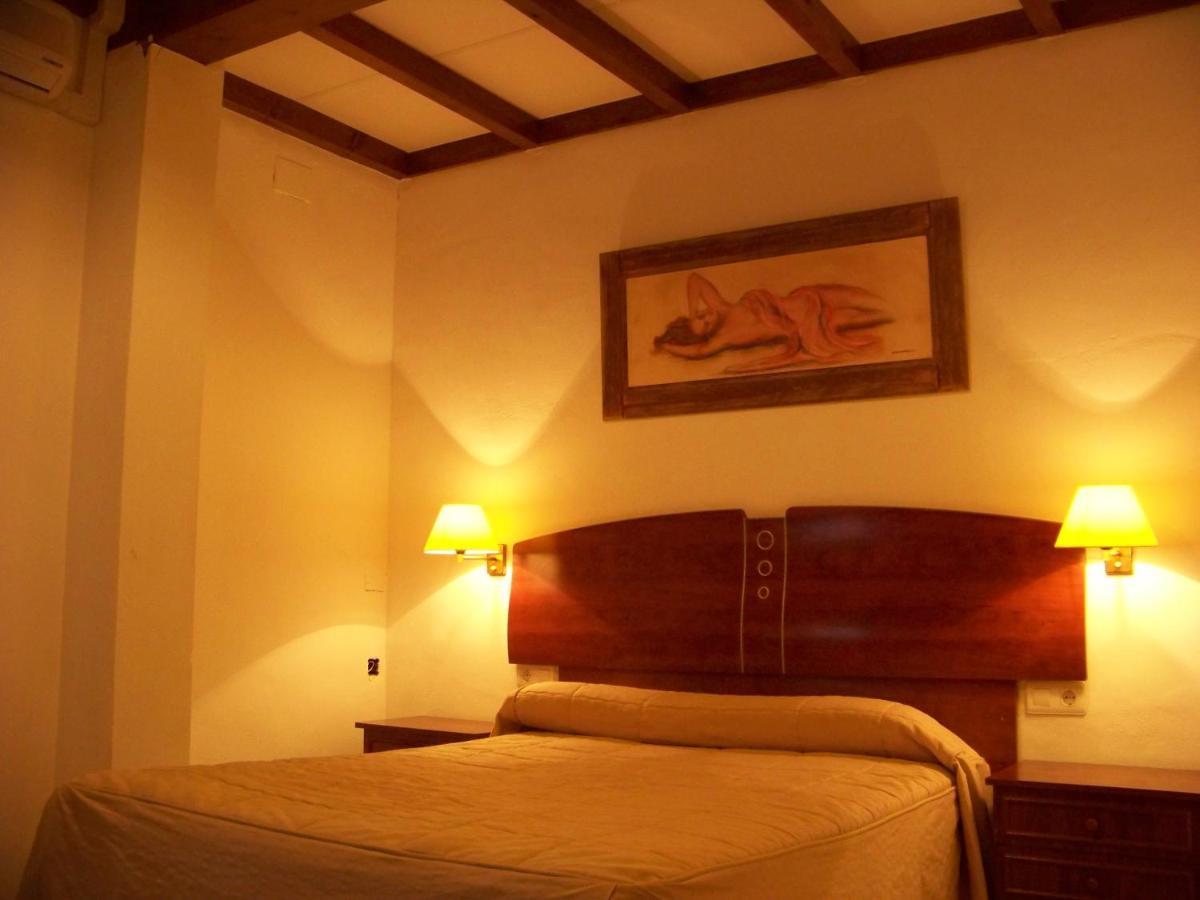 Hostal El Lirio Больюльйос-Пар-дель-Кондадо Номер фото