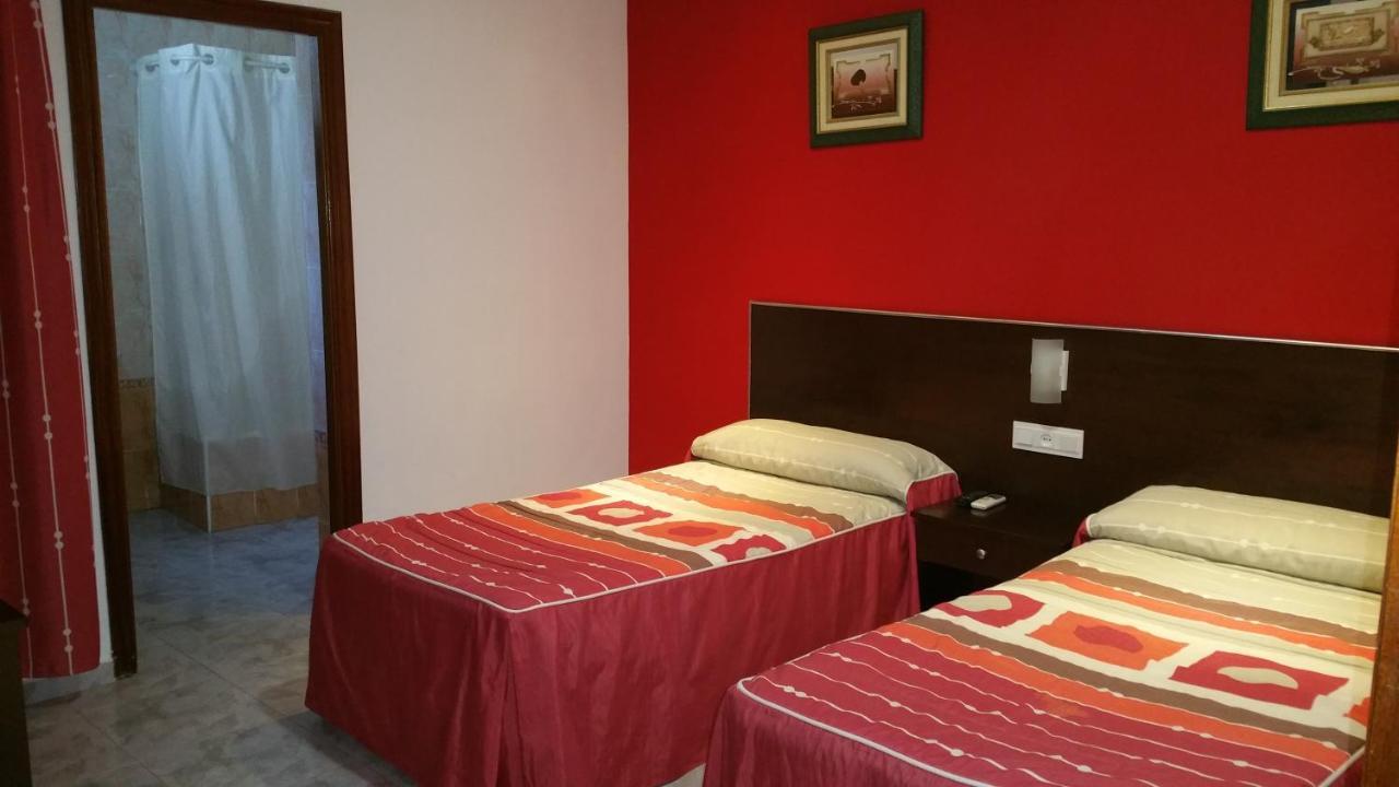 Hostal El Lirio Больюльйос-Пар-дель-Кондадо Екстер'єр фото