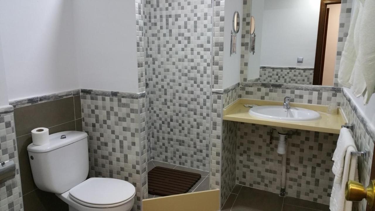 Hostal El Lirio Больюльйос-Пар-дель-Кондадо Екстер'єр фото