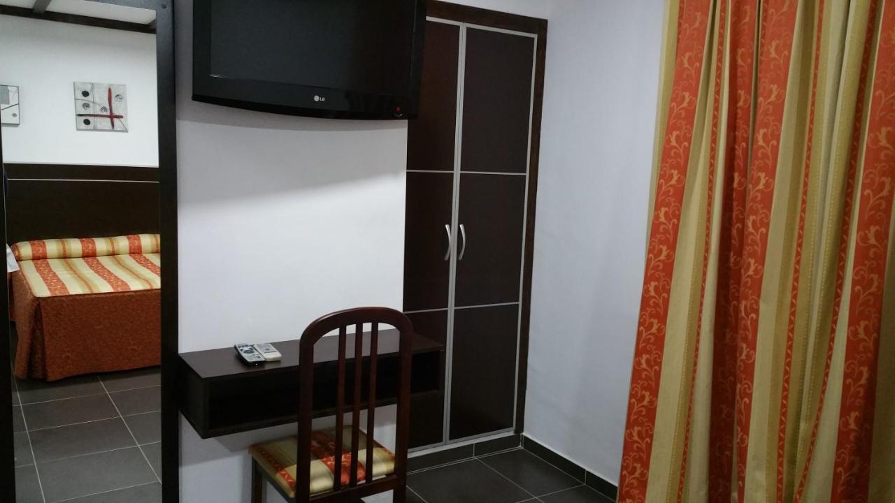 Hostal El Lirio Больюльйос-Пар-дель-Кондадо Екстер'єр фото