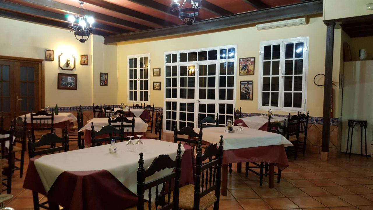 Hostal El Lirio Больюльйос-Пар-дель-Кондадо Екстер'єр фото
