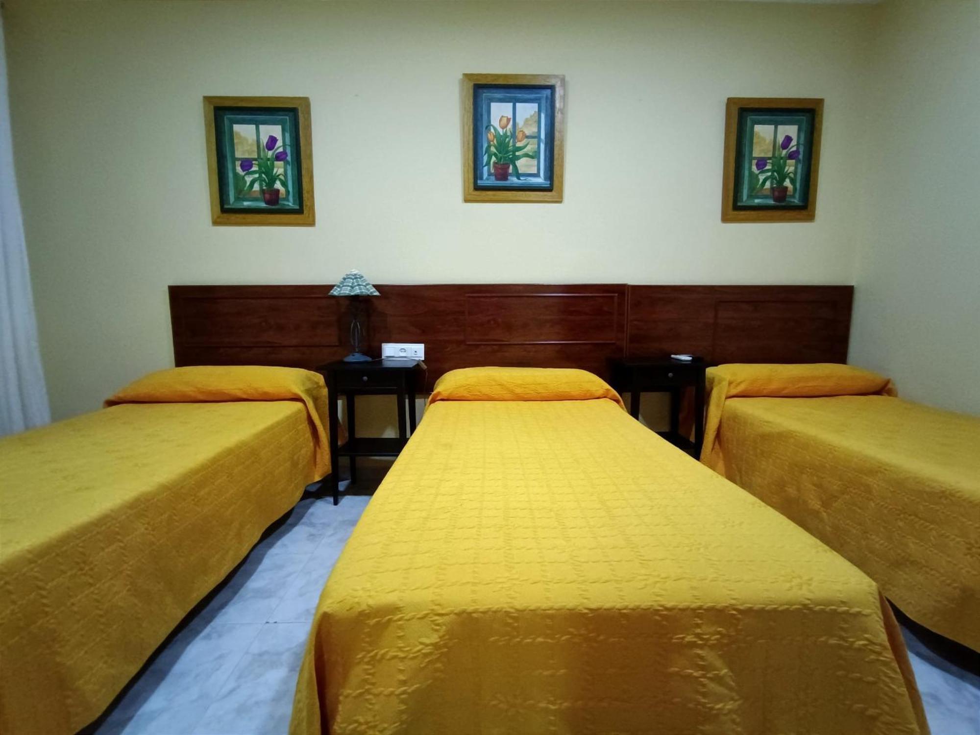 Hostal El Lirio Больюльйос-Пар-дель-Кондадо Екстер'єр фото