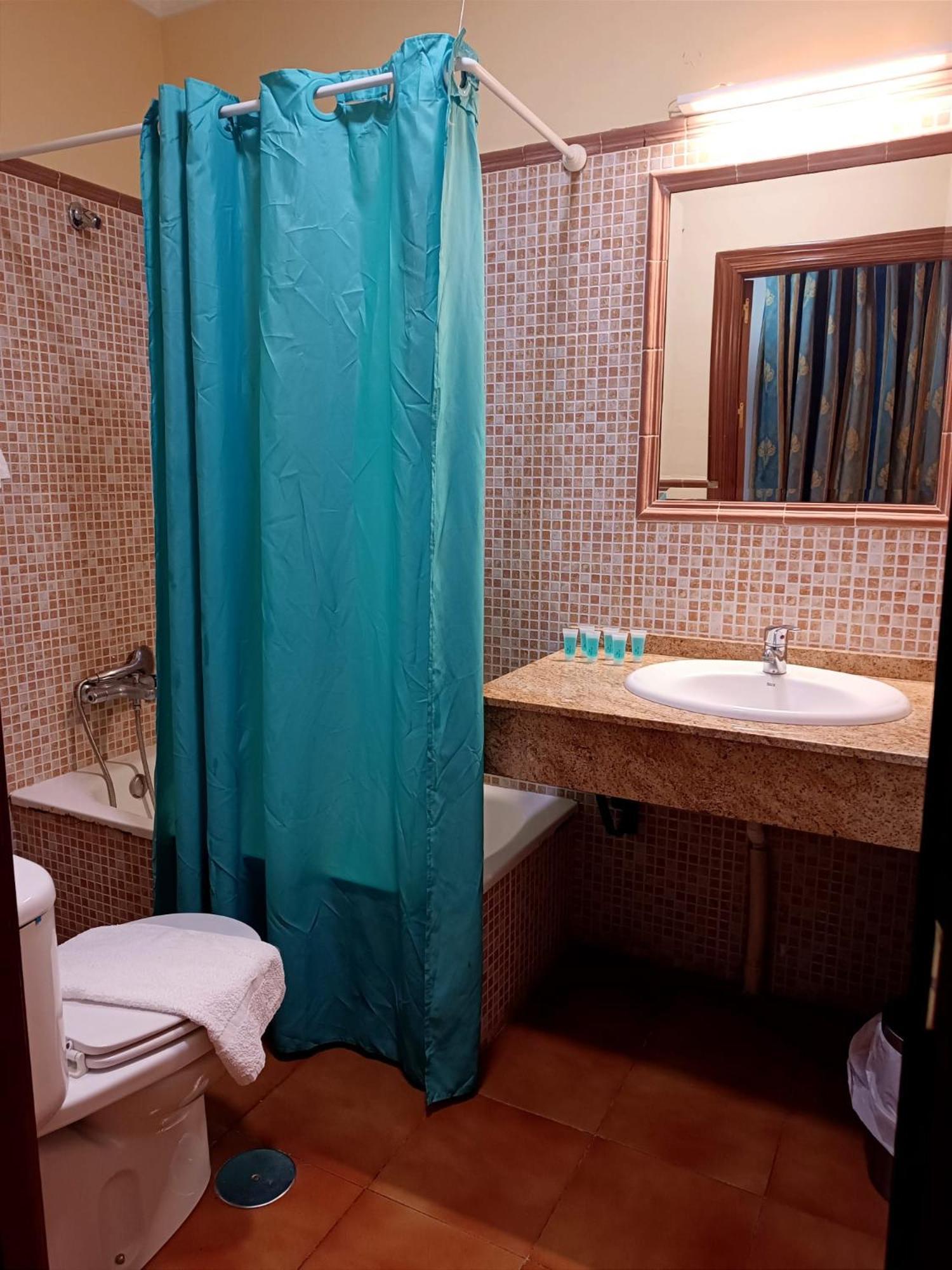 Hostal El Lirio Больюльйос-Пар-дель-Кондадо Екстер'єр фото