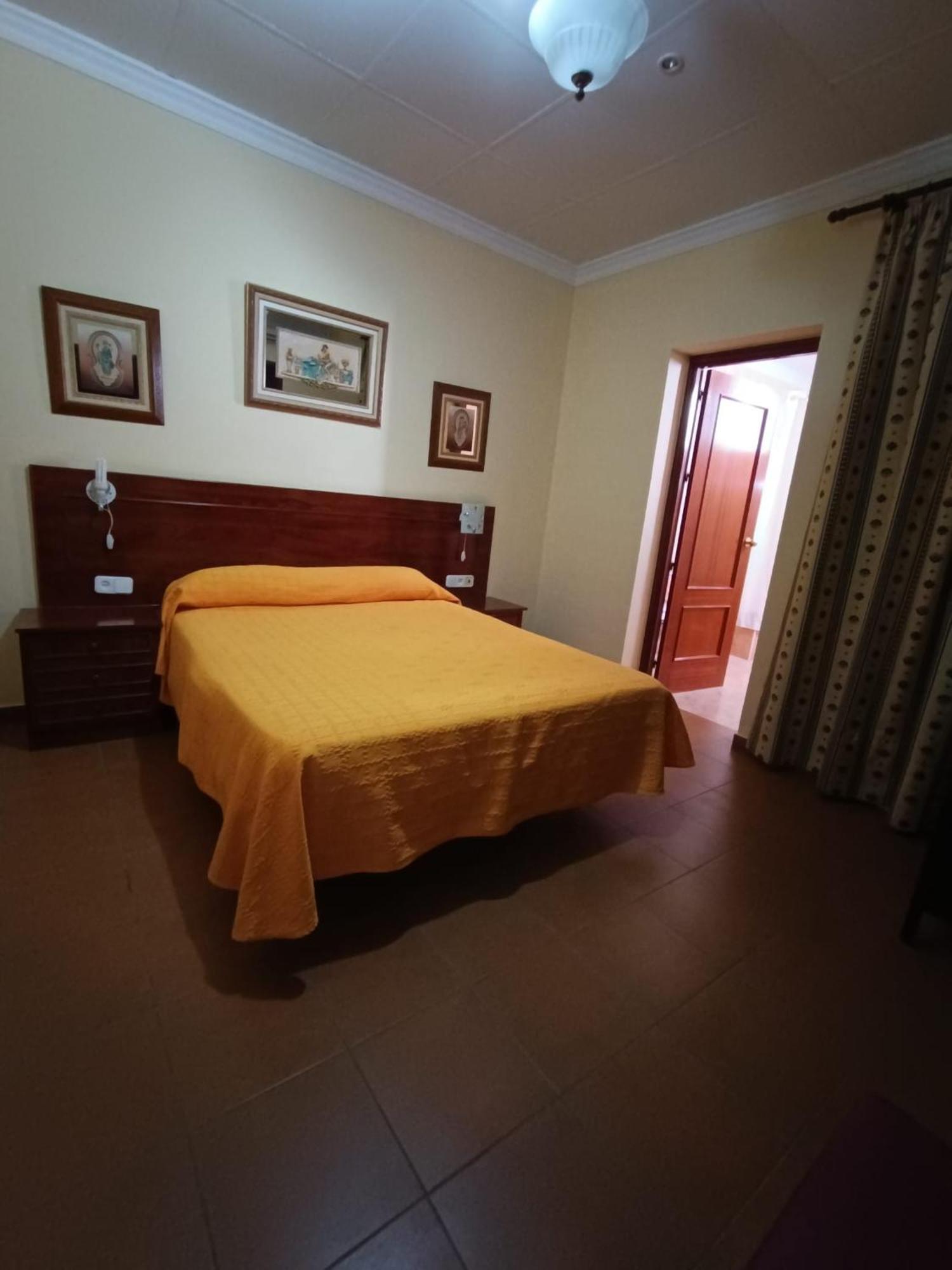 Hostal El Lirio Больюльйос-Пар-дель-Кондадо Екстер'єр фото